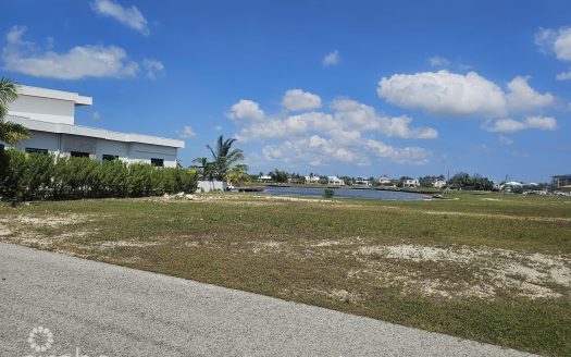 PRIME LOCATION CANAL FRONT HARBOUR REACH