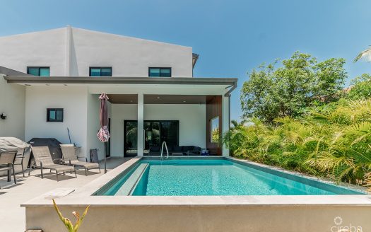 SOUTH SOUND NUSA VILLAS BEAUTIFUL HOME WITH POOL