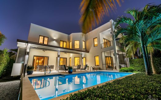CYPRESS POINTE NORTH STAND ALONE RESIDENCE IN CRYSTAL HARBOUR
