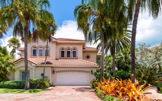 VISCAYA 1B – WATERFRONT HOME GOVERNORS HARBOUR