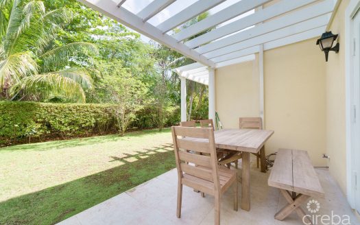 BEAUTIFULLY RENOVATED UNIT IN WALKERS SOUTH
