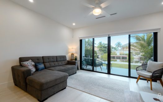 THE LAGOONS 2 BED WATERFRONT TOWNHOUSE