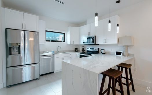 THE LAGOONS 2 BED WATERFRONT TOWNHOUSE