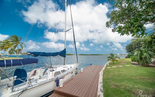 CANAL-FRONT TOWNHOUSE GOVERNORS HARBOUR SMB CORRIDOR