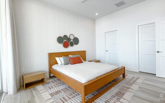 SUNSET POINT END UNIT WEST BAY