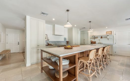 SNUG HARBOUR DESIGNER RENOVATED 4 BEDROOM HOME
