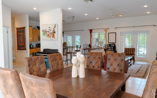 CANAL FRONT HOME 3 BED PROSPECT