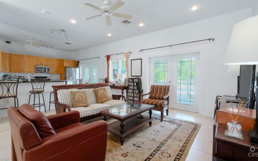 CANAL FRONT HOME 3 BED PROSPECT
