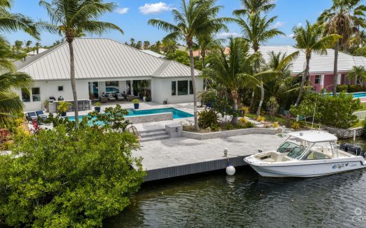 COCONUT COVE, THE SHORES FAMILY HOME
