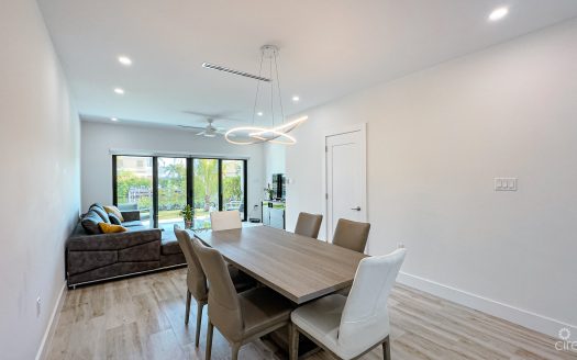 THE LAGOONS 2 BED WATERFRONT TOWNHOUSE