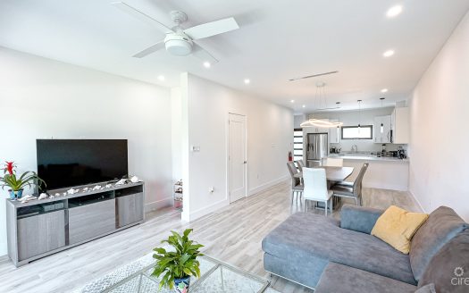 THE LAGOONS 2 BED WATERFRONT TOWNHOUSE
