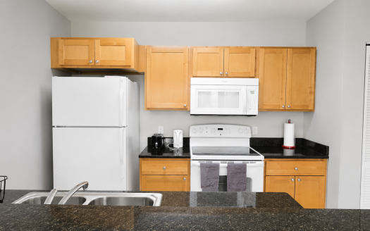LAKESIDE–1BED/1BATH–CLOSE TO CAMANA BAY/SEVEN MILE BEACH