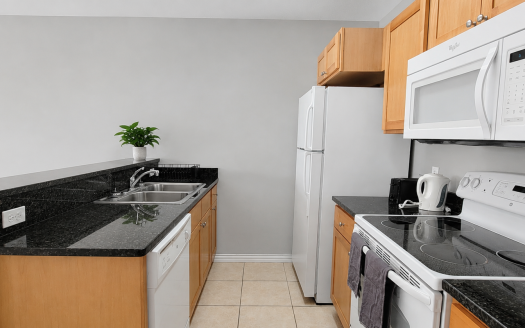 LAKESIDE–1BED/1BATH–CLOSE TO CAMANA BAY/SEVEN MILE BEACH