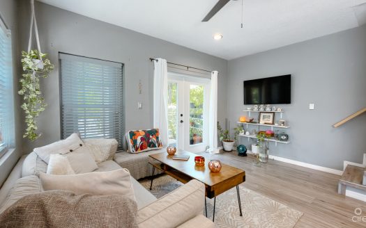 GOLDEN SPRINGS 2 BED END TOWNHOME