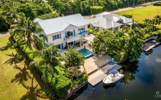 BIMINI DRIVE 303 – GRAND HARBOUR | 5-BED WATERFRONT HOME