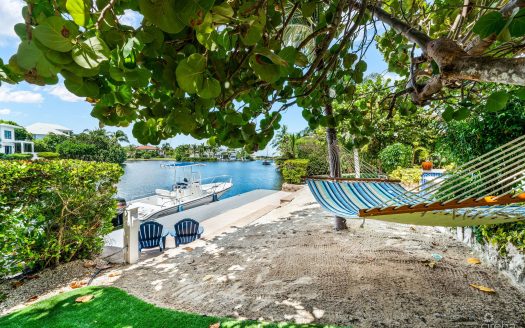 BIMINI DRIVE 303 – GRAND HARBOUR | 5-BED WATERFRONT HOME