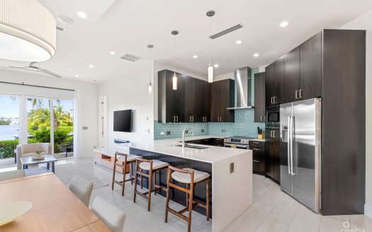 CYPRESS POINTE NORTH 101 – CANAL FRONT CRYSTAL HARBOUR