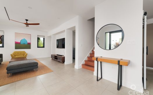 BEAUTIFUL SOUTH SOUND DUPLEX WITH POOL