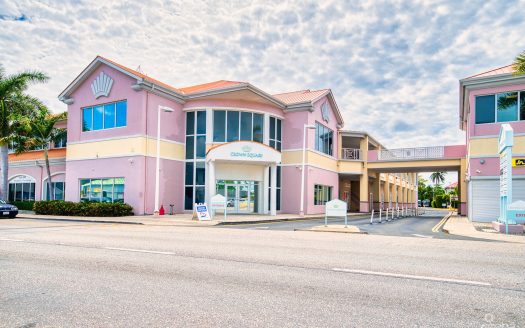 CROWN SQUARE | 16 UNIT COMMERCIAL INVESTMENT OPPORTUNITY