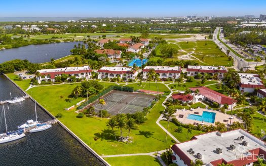 LIME TREE BAY UNIQUE 4 BED, 3.5 BATH WITH WATER VIEWS