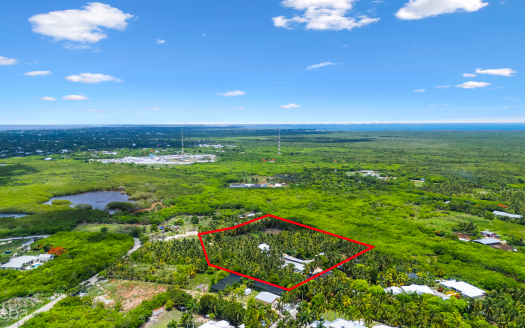 3.235-ACRE DEVELOPMENT PARCEL WITH OPERATIONAL FARM 3.235-ACRE DEVELOPMENT PARCEL WITH OPERATIONAL FARM