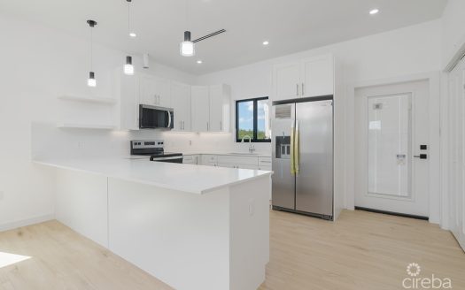 2 BEDROOM, 2.5 BATHROOM DUPLEX IN LOOKOUT GARDEN