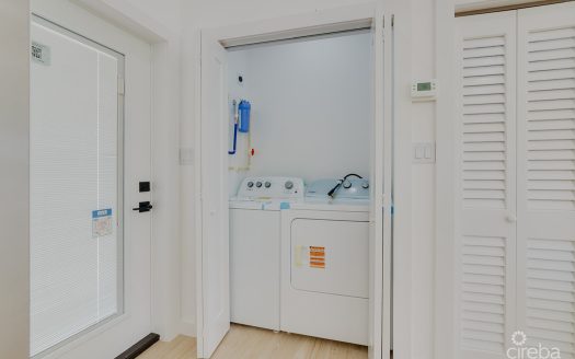2 BEDROOM, 2.5 BATHROOM DUPLEX IN LOOKOUT GARDEN