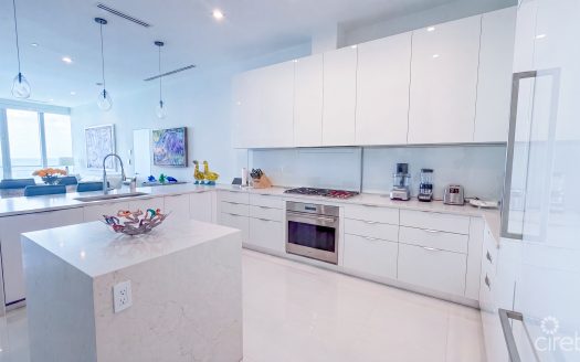 FIN OCEANFRONT CONDO