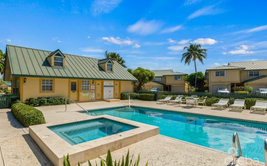 #6 LAKESHORE VILLAS / 2 BED PLUS DEN / 3 BATH