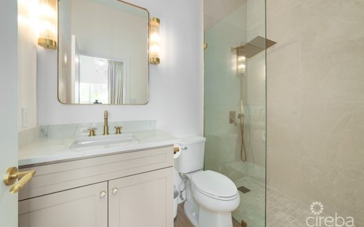 BEAUTIFULLY RENOVATED UNIT IN WALKERS SOUTH