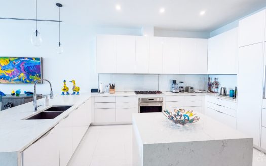 FIN 11 – OCEANFRONT CONDO