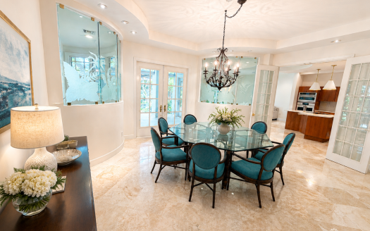 RARE KING’S COURT VILLA IN BRITANNIA | SEVEN MILE BEACH CORRIDOR