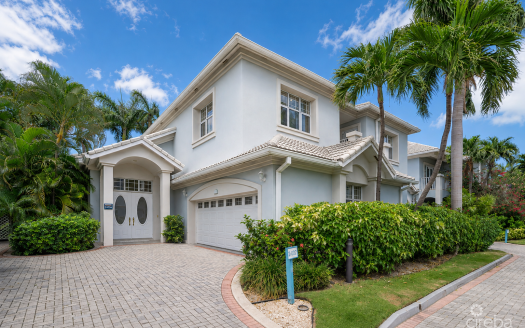 RARE KING’S COURT VILLA IN BRITANNIA | SEVEN MILE BEACH CORRIDOR