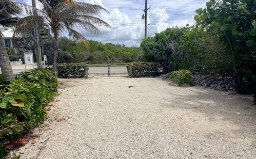 LARGE BEACHFRONT LOT – RUM POINT DRIVE – PERFECT ESTATE PARCEL