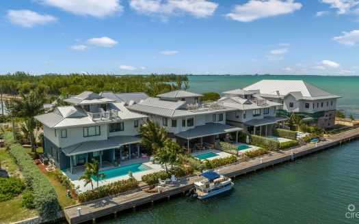 LARGE SEAHAVEN 2 BED WITH POOL – OCEANVIEW AND CANAL FRONT LARGE SEAHAVEN 2 BED WITH POOL – OCEANVIEW AND CANAL FRONT