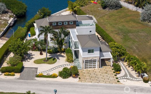 24 SHOREWINDS TRAIL, THE SHORES FAMILY HOME 24 SHOREWINDS TRAIL, THE SHORES FAMILY HOME