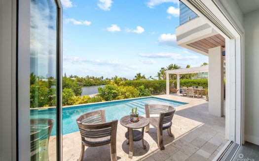 24 SHOREWINDS TRAIL, THE SHORES FAMILY HOME