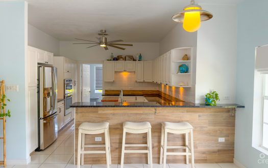 SNUG HARBOUR ANDREW DRIVE – 4 BEDROOM FAMILY HOME IN THE SEVEN MILE BEACH CORRIDOR