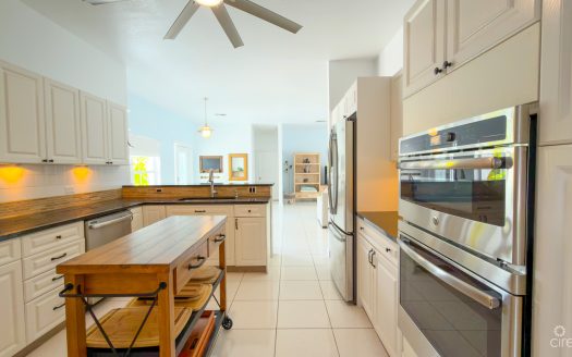 SNUG HARBOUR ANDREW DRIVE – 4 BEDROOM FAMILY HOME IN THE SEVEN MILE BEACH CORRIDOR