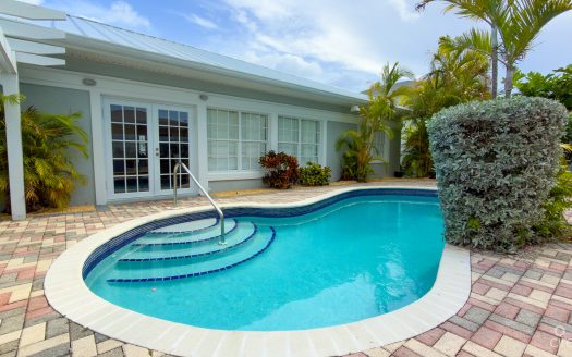 SNUG HARBOUR ANDREW DRIVE – 4 BEDROOM FAMILY HOME IN THE SEVEN MILE BEACH CORRIDOR SNUG HARBOUR ANDREW DRIVE – 4 BEDROOM FAMILY HOME IN THE SEVEN MILE BEACH CORRIDOR
