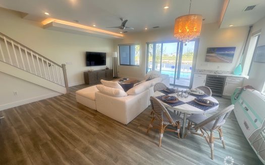 LARGE SEAHAVEN 2 BED WITH POOL – OCEANVIEW AND CANAL FRONT