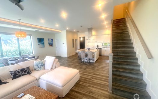 LARGE SEAHAVEN 2 BED WITH POOL – OCEANVIEW AND CANAL FRONT