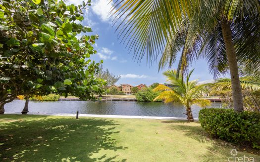TWENTY40 #16 LUXURY CANALFRONT END UNIT TOWNHOME