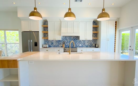 GOVERNORS HARBOUR – 266 RALEIGH HARBOUR NORTH EXECUTIVE CANAL-FRONT HOME