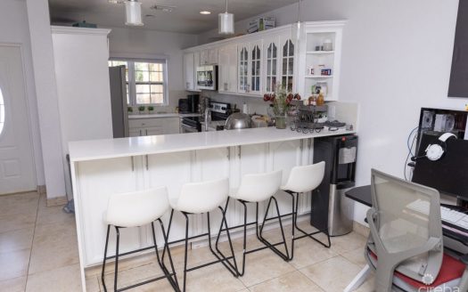 LOWER VALLEY LUXURY TOWNHOUSE