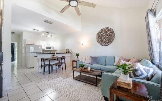 CHARMING & CENTRALLY LOCATED SOUTH COVE IN SOUTH SOUND
