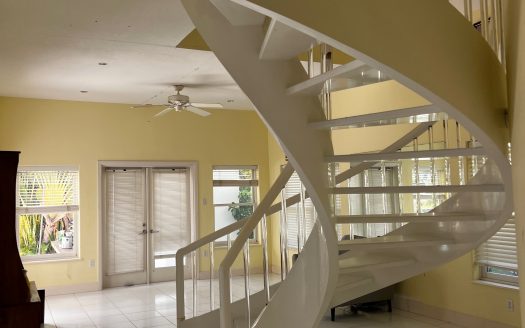 CANAL POINT – CANAL FRONT RESIDENCE