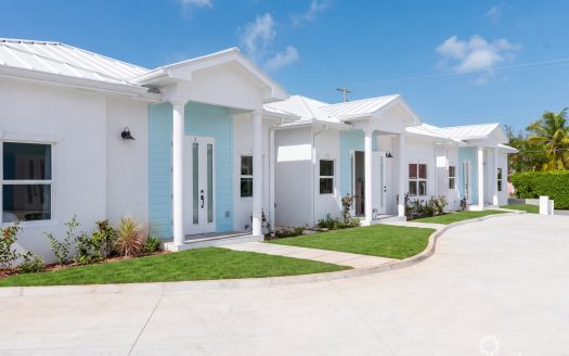 WOODRIDGE – REDBAY! FULLY FURNISHED AND VENDOR PAYS STAMP DUTY