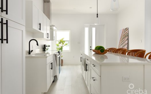 WOODRIDGE – REDBAY! FULLY FURNISHED AND VENDOR PAYS STAMP DUTY