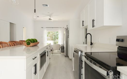 WOODRIDGE – REDBAY! FULLY FURNISHED AND VENDOR PAYS STAMP DUTY